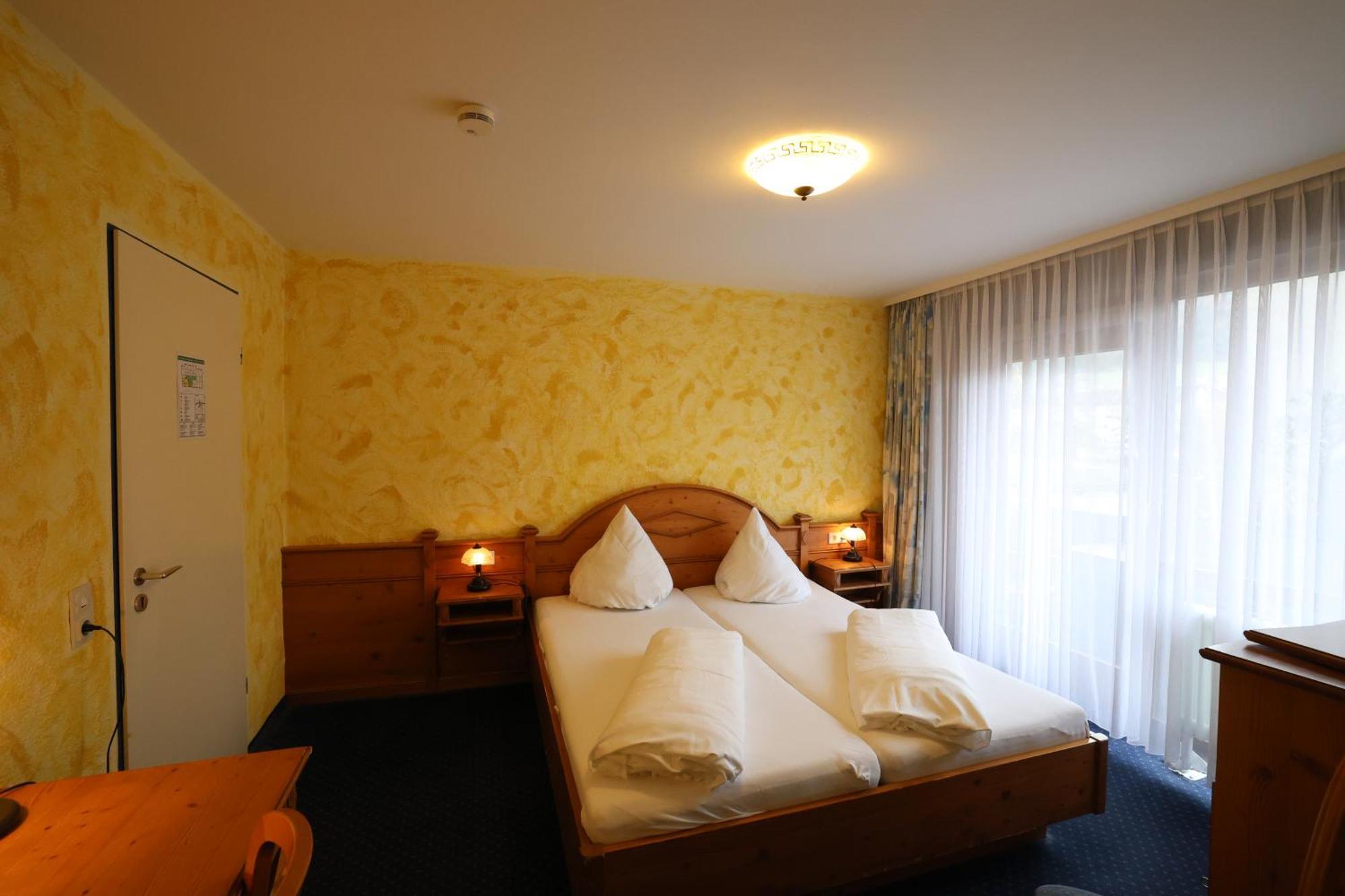 Hotel-Gasthof Hirschen Blumberg Exterior foto